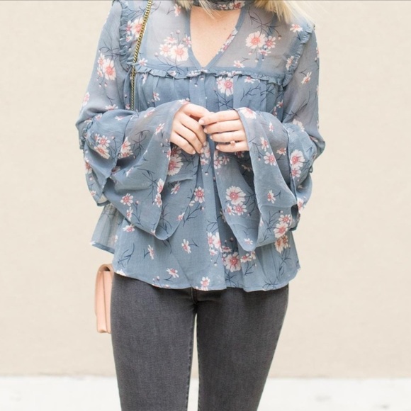 American Eagle Blue Floral Keyhole Top - Picture 2 of 14